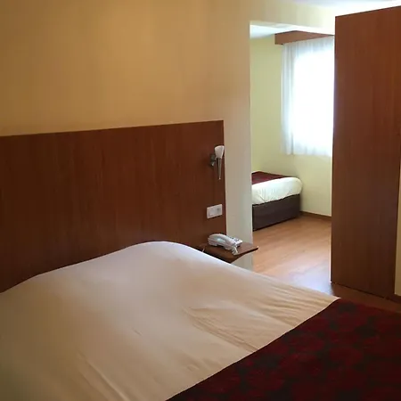 Green Hotels Poitiers Hotell
