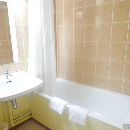 Green Hotels Poitiers Hotell 3*