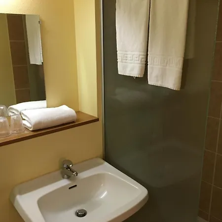 Green Hotels Poitiers Hotell 3*