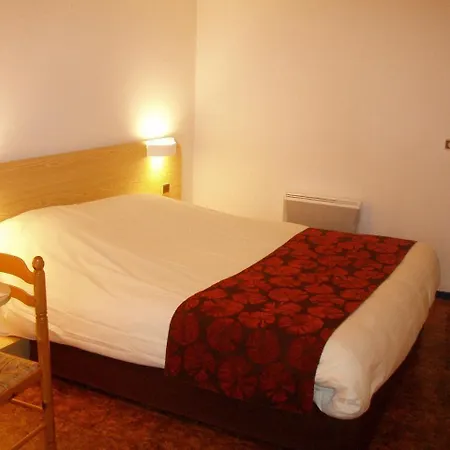 Green Hotels Poitiers Hotell 3*
