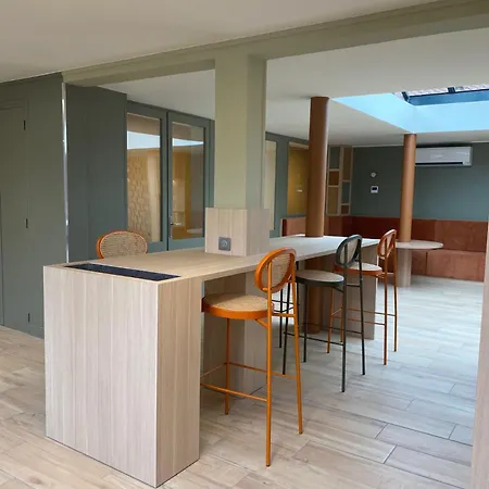 Green Hotels Poitiers Готель