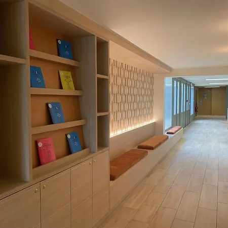 Green Hotels Poitiers Готель Пуатьє