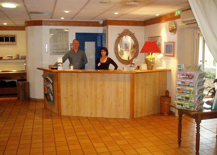 Готель Green Hotels Poitiers 3*