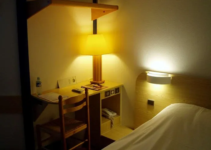 Готель Green Hotels Poitiers