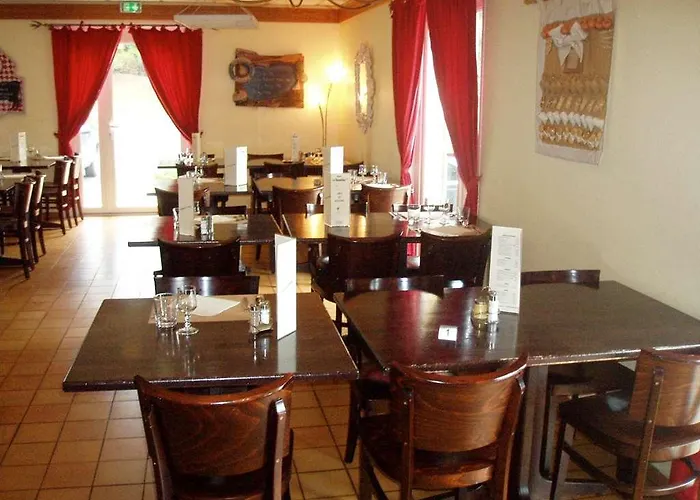 Готель Green Hotels Poitiers 3*