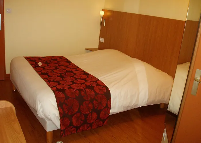 Green Hotels Poitiers Пуатьє