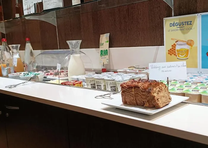 Green Hotels Poitiers Готель