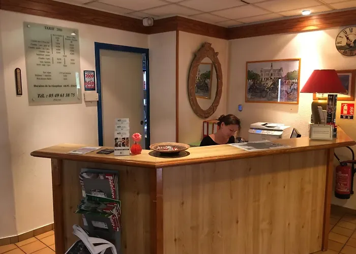 Green Hotels Poitiers Готель Пуатьє