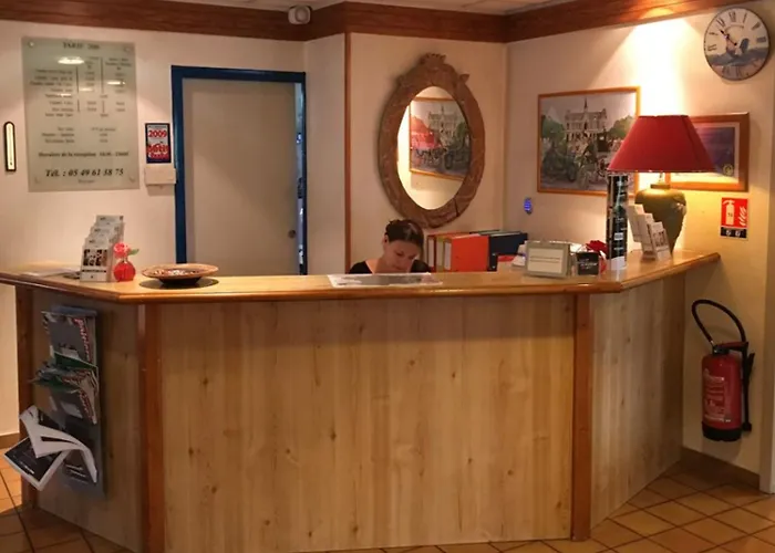 Green Hotels Poitiers Готель 3*