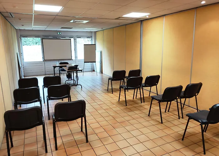 Готель Green Hotels Poitiers Пуатьє