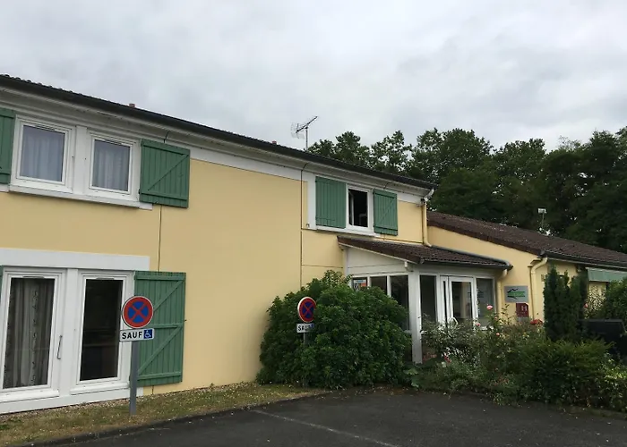 Green Hotels Poitiers Готель 3*