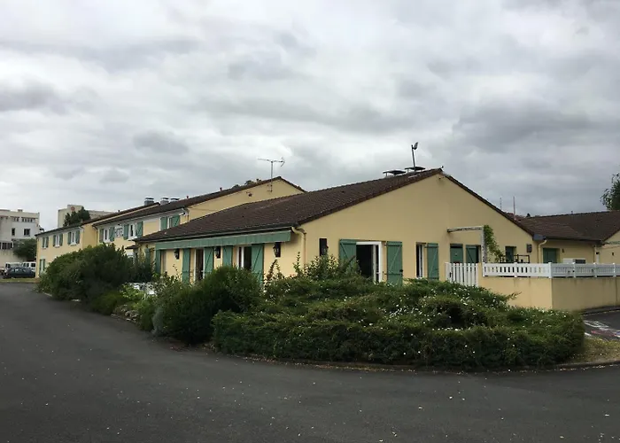 Готель Green Hotels Poitiers 3*