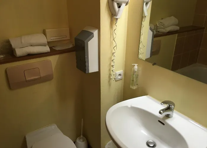 Готель Green Hotels Poitiers Пуатьє