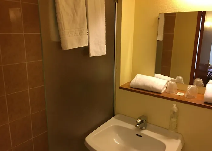 Green Hotels Poitiers Готель