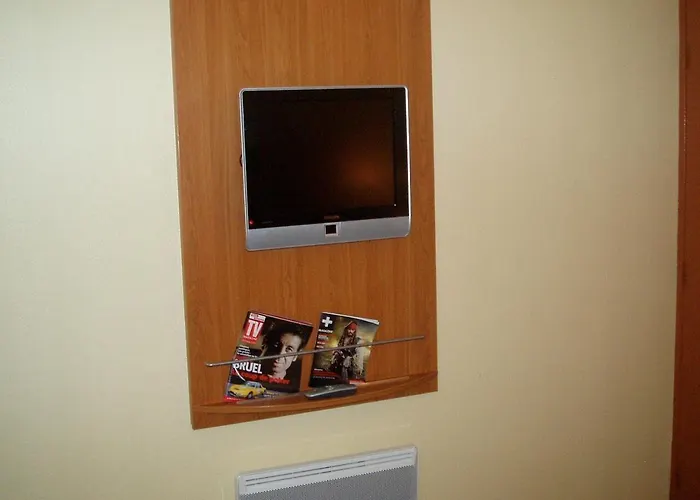 Готель Green Hotels Poitiers 3*