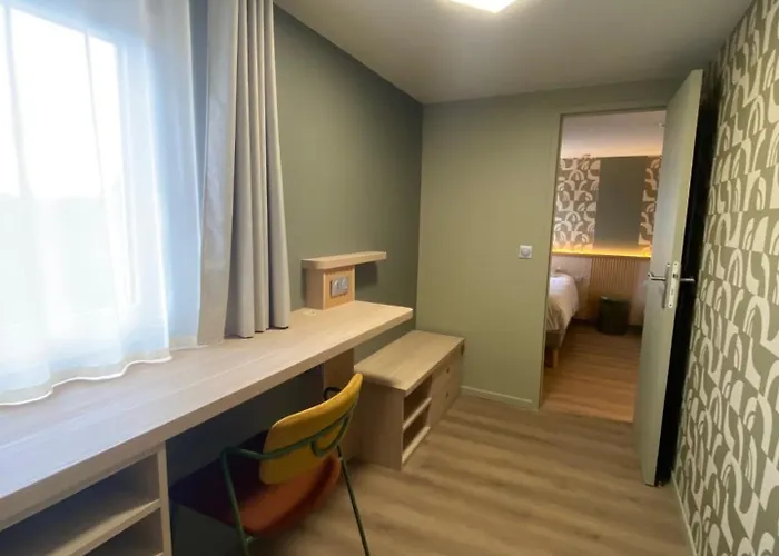 Готель Green Hotels Poitiers 3*