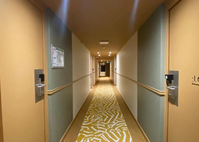 Green Hotels Poitiers Готель 3*