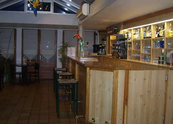 Green Hotels Poitiers Готель 3*