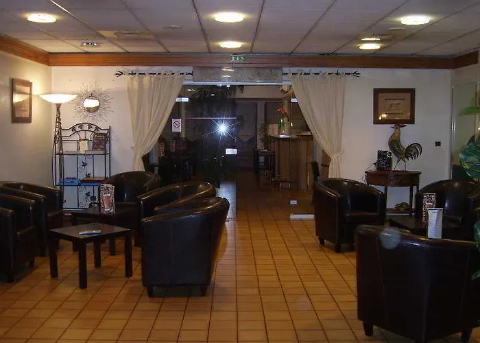 Green Hotels Poitiers Готель