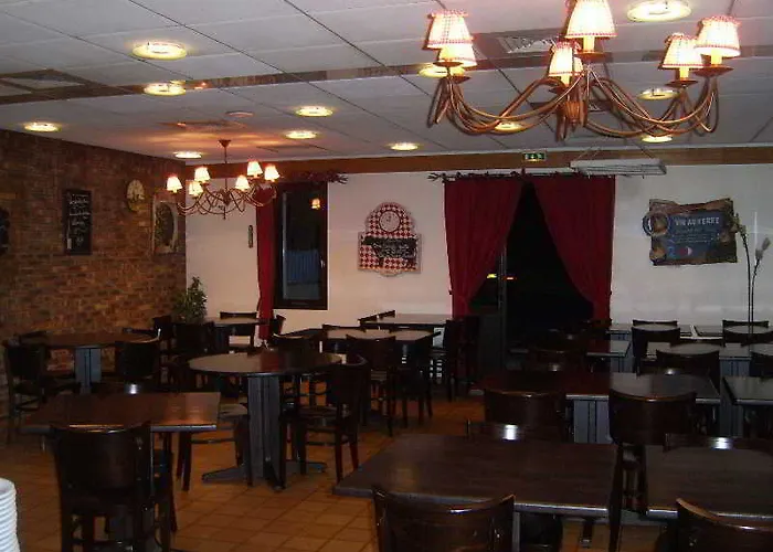 Green Hotels Poitiers Готель