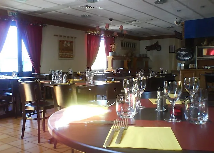 Green Hotels Poitiers Готель