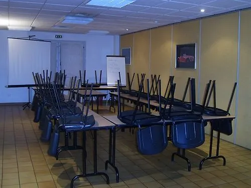 Green Hotels Poitiers Готель Пуатьє