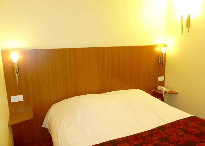 Готель Green Hotels Poitiers Пуатьє